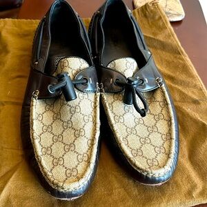 Very nice worn men’s Gucci loafers Little scuff marks